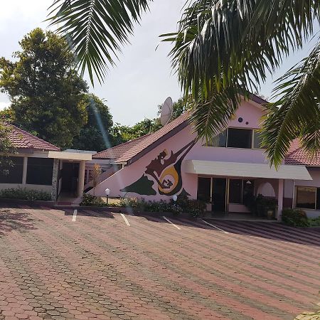 Royal Basin Resort Kumasi Extérieur photo