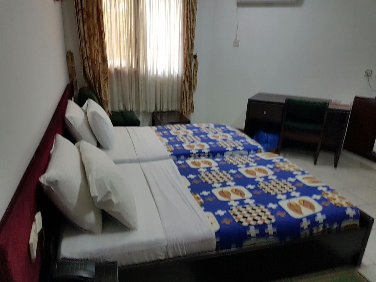 Royal Basin Resort Kumasi Extérieur photo